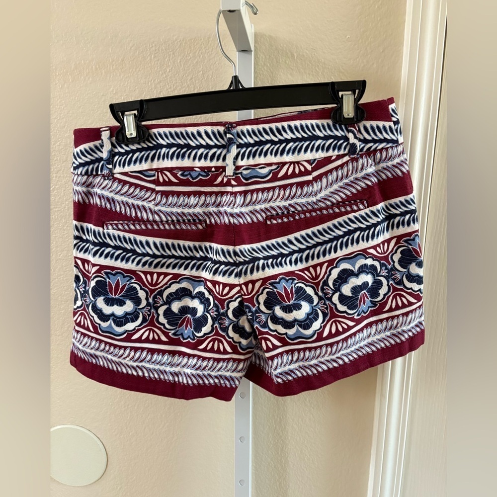 LOFT Riviera Patterned Shorts - Size 2 - Picture 4 of 5